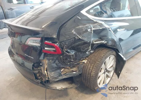 2018 Tesla Model 3 Long Range/Performance z USA, uszkodzony, nr VIN 5YJ3E1EB9JF071344